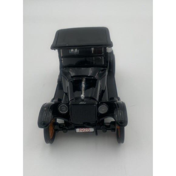 NATIONAL MOTOR MUSEUM MINT 1925 Ford Model T coupe 1:32 scale model - Picture 2 of 9